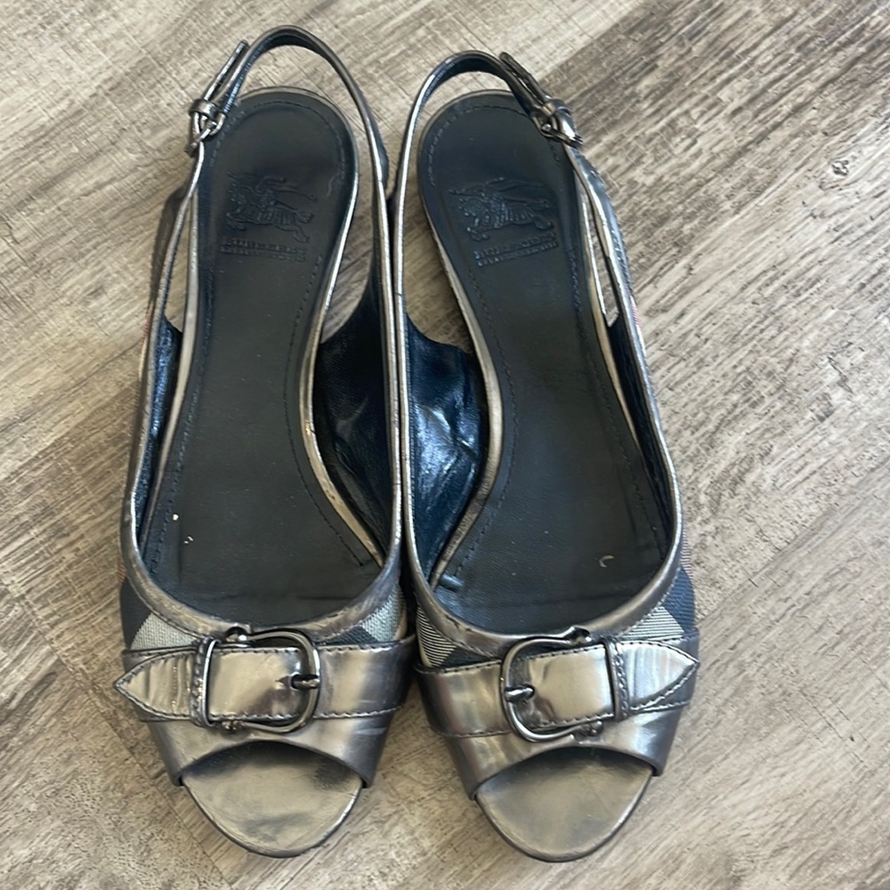 Burberry open toe flats